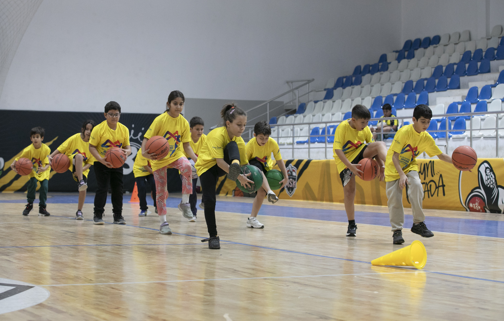 MERSİN BÜYÜKŞEHİR BELEDİYESİ’NİN BASKETBOL KURSLARI İLE ÇOCUKLAR SPORLA YETİŞİYOR (2)