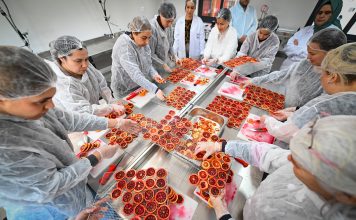 MERSİN BÜYÜKŞEHİR COĞRAFİ İŞARETLİ KAN PORTAKALI’NI KADIN EMEĞİ İLE GELECEĞE TAŞIYOR