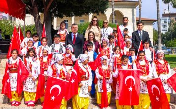 VALİMİZ SAYIN ATİLLA TOROS VE EŞİ DUDU İREM TOROS HANIMEFENDİ, 23 NİSAN ULUSAL EGEMENLİK VE ÇOCUK BAYRAMI KUTLAMA PROGRAMINA KATILDI