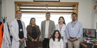 EĞİTİMİNE SIKICA TUTUNAN ADİLE NİSA ENGELLERİ MERSİN BÜYÜKŞEHİR İLE AŞIYOR