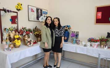 SESSİZ DÜNYASINI RENKLERLE DİLLENDİRDİ: İŞİTME ENGELLİ SİNEM’İN İLHAM VEREN BAŞARISI