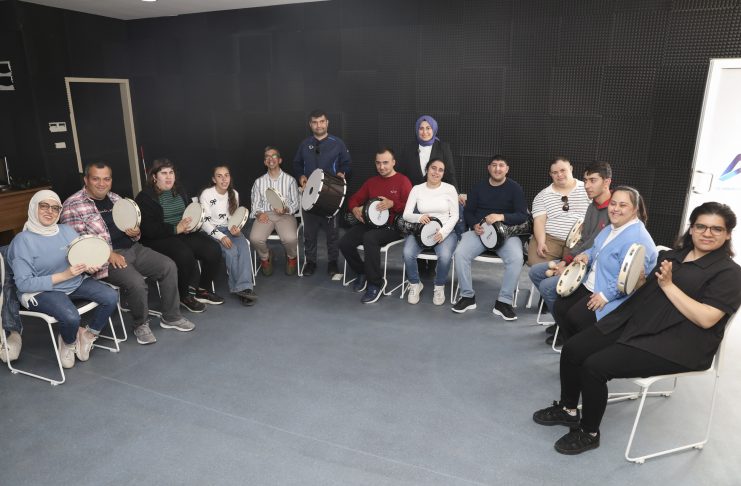 MERSİN BÜYÜKŞEHİR ENGELLERİ BU KEZ MÜZİĞİN RİTMİ İLE AŞIYOR