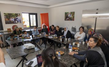 MERSİN BÜYÜKŞEHİR’DEN HAMZABEYLİ KÖYÜMÜZ ATÖLYE’DE ÜRETİCİ KADINLARA “GIDA OKURYAZARLIĞI EĞİTİMİ”