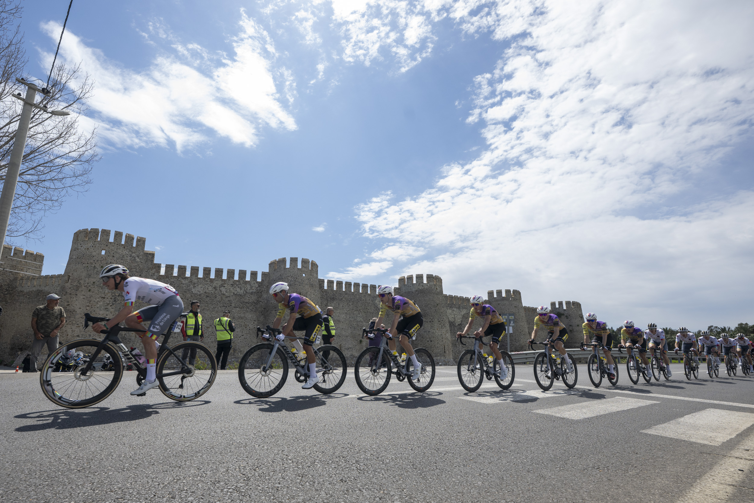 MERSİN BÜYÜKŞEHİR’İN DÜZENLEDİĞİ 8. TOUR OF MERSİN ULUSLARARASI BİSİKLET TURU ANAMUR’DA START VERDİ (7)