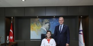 BAŞKAN SEÇER, 23 NİSAN DOLAYISIYLA MAKAMINI ÖĞRENCİLERE DEVRETTİ