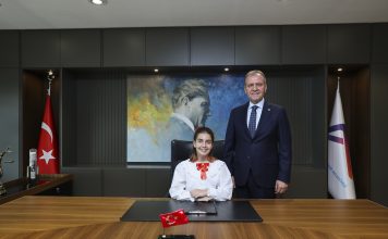 BAŞKAN SEÇER, 23 NİSAN DOLAYISIYLA MAKAMINI ÖĞRENCİLERE DEVRETTİ