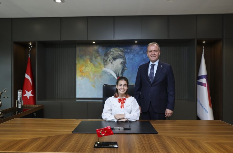 BAŞKAN SEÇER, 23 NİSAN DOLAYISIYLA MAKAMINI ÖĞRENCİLERE DEVRETTİ