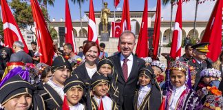 BAŞKAN SEÇER VE MERAL SEÇER, ‘23 NİSAN ULUSAL EGEMENLİK VE ÇOCUK BAYRAMI’ KUTLAMA TÖRENİNE KATILDI