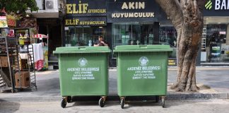 Mersin’in Kent Merkezinde Çöp Konteynerleri Yenileniyor