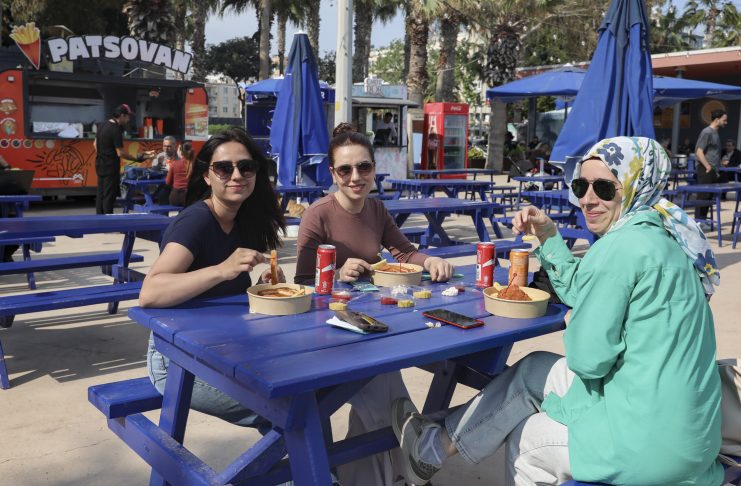 BÜYÜKŞEHİR’İN GASTROKARAVANLARI MERSİN’DE LEZZETİN YENİ ADRESİ OLDU