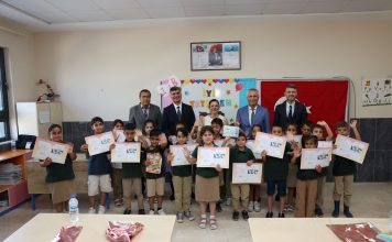 Başkan V. Şener, Öğrencilerin Karne Heyecanına Ortak Oldu