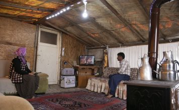BÜYÜKŞEHİR’İN ‘GÜNEŞ PANELİ DESTEĞİ’ KONARGÖÇERLERE IŞIK OLUYOR