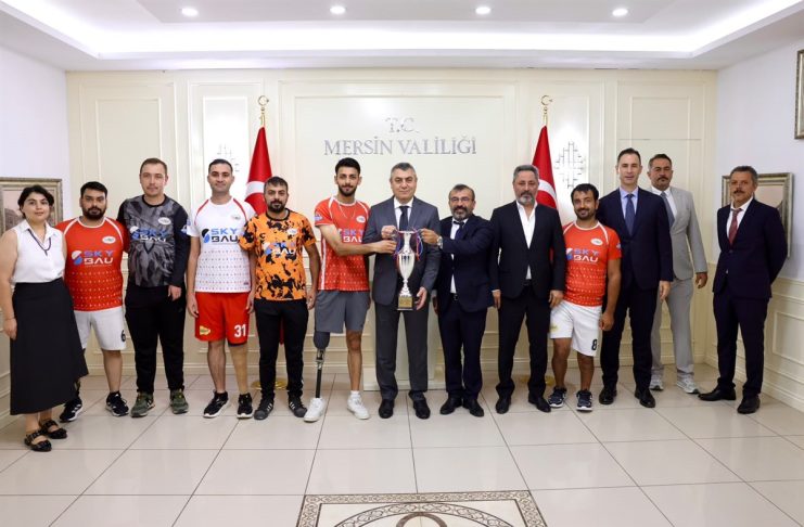Valimiz Sayın Atilla Toros, Ziyaretine Gelen Olimpik Yetenekler Spor Kulübü Ampute Futbol Takımını Kabul Etti