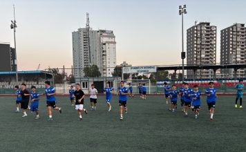 AKDENİZ BELEDİYE SPOR’A BAŞKAN DESTEĞİ! TATLI ZİYARETİYLE MORAL DEPOLADILAR