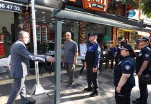 Akdeniz Zabıtası, Kaldırım İşgaline Karşı Denetimlerini Sürdürüyor