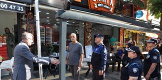 Akdeniz Zabıtası, Kaldırım İşgaline Karşı Denetimlerini Sürdürüyor